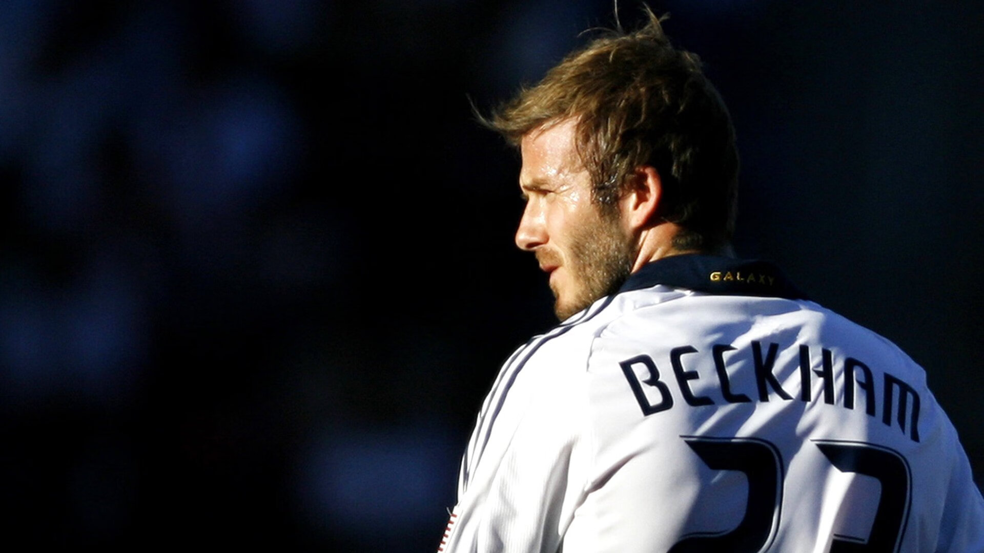 球迷音乐会与比赛配合举办，增强观赛体验，球赛的音乐